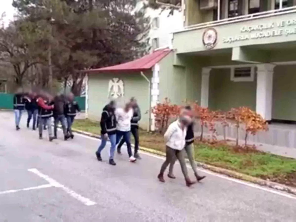 Uşak\'ta Tefecilik Operasyonu: 3 Tutuklama