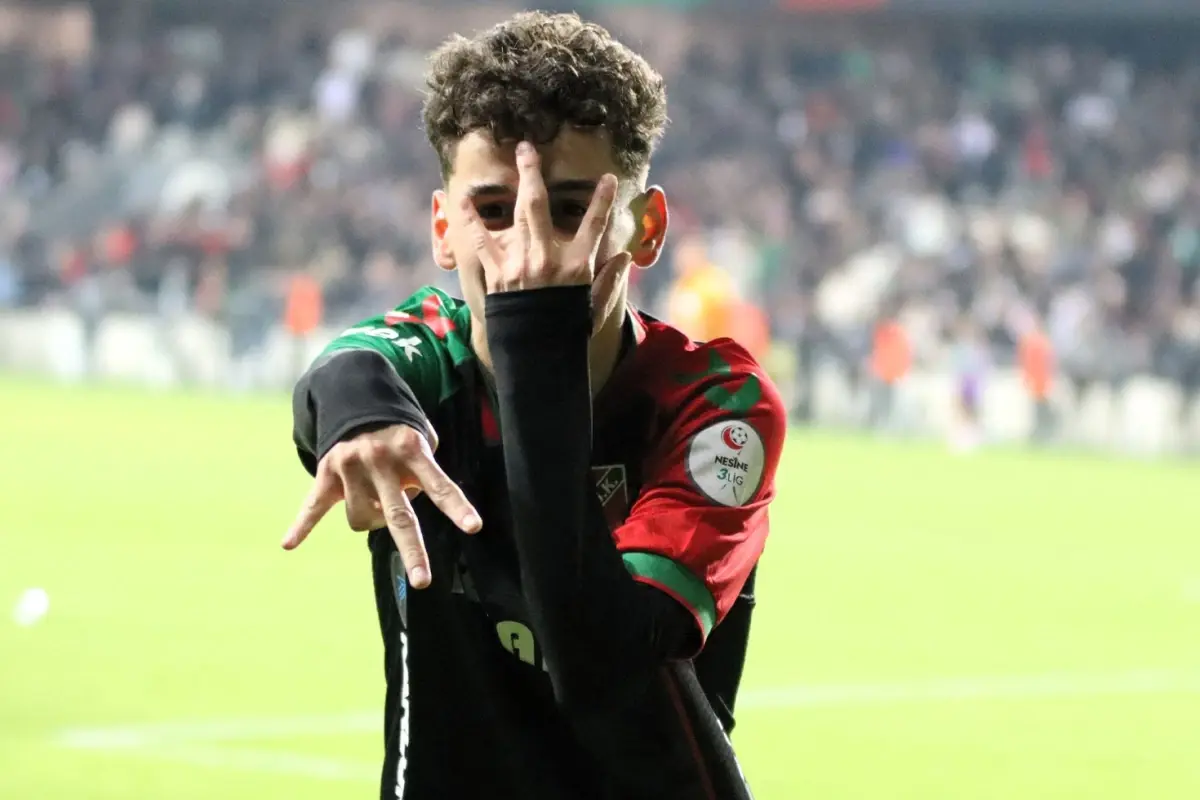 18 yaşındaki Adem Yeşilyurt yeteneğiyle Avrupa\'nın transfer gözdesi oldu