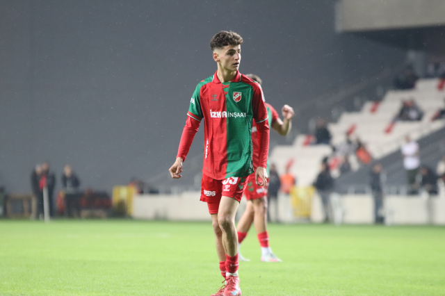 18 yaşındaki Adem Yeşilyurt yeteneğiyle Avrupa'nın transfer gözdesi oldu