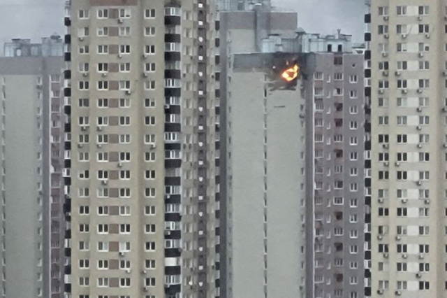 30 bin dolarlık kabus! Ülkenin başkentini 500 atış yapıldı, her noktadan alevler yükseliyor