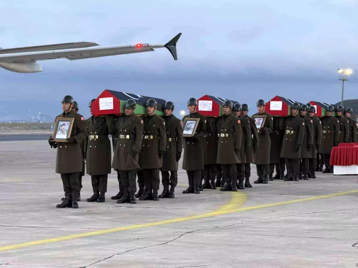 Uçak kazasında hayatını kaybeden Libya heyeti resmi törenle ülkelerine uğurlandı