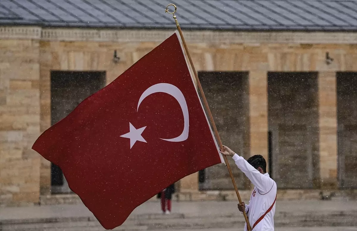 Ankara Valisi Şahin ve beraberindeki heyet Anıtkabir\'i ziyaret etti