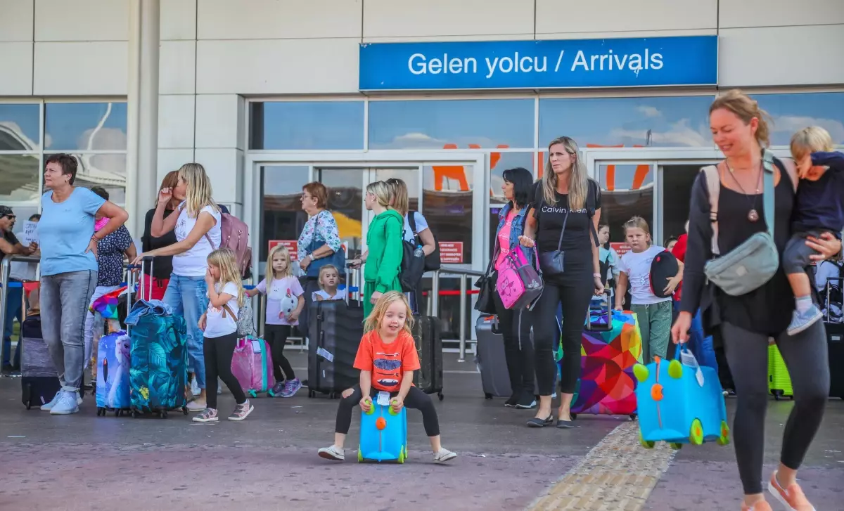 Antalya\'ya En Çok Turist Gelen Ülkeler Açıklandı