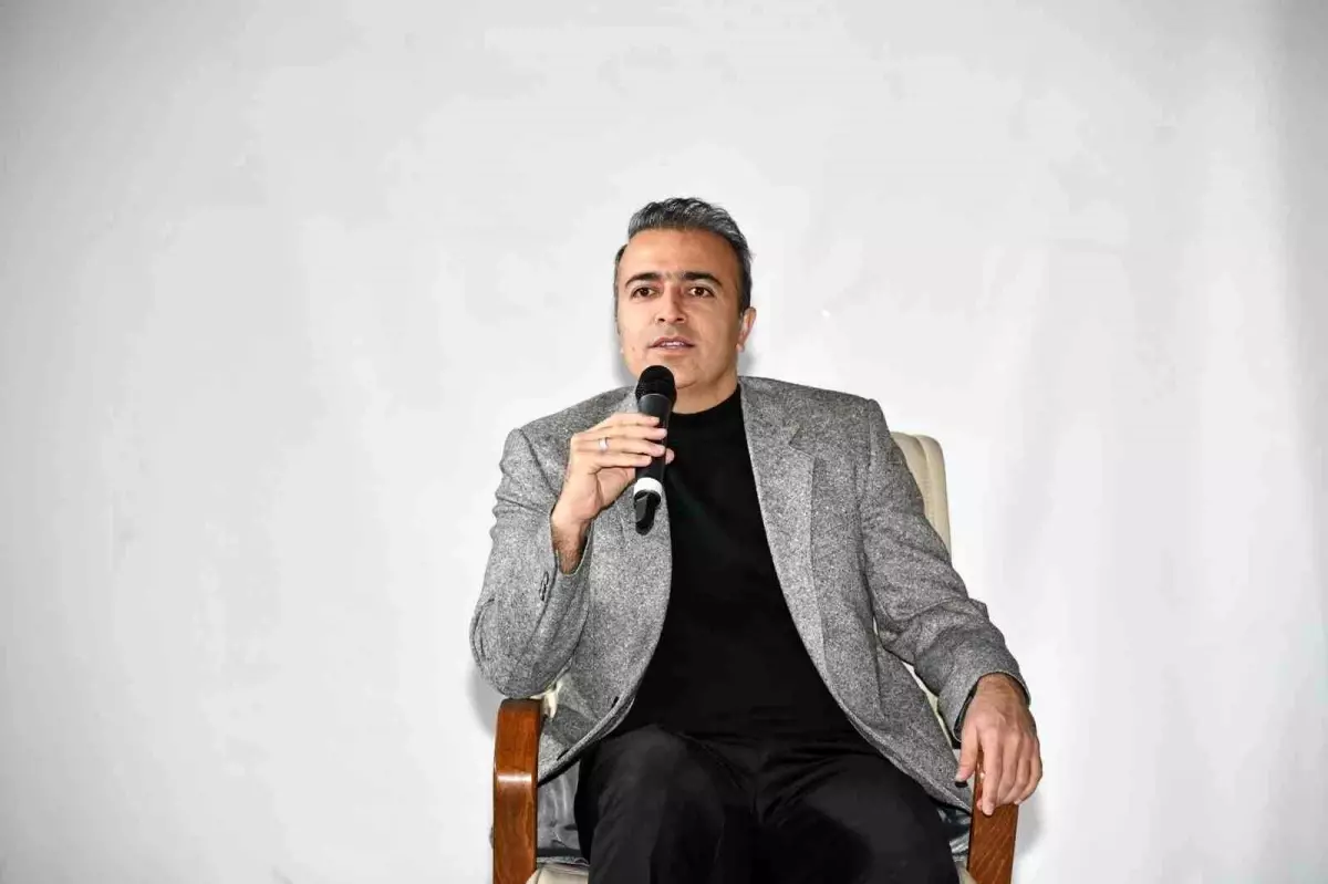 Vali Çiçek\'ten Öğrencilere Kariyer Tavsiyeleri