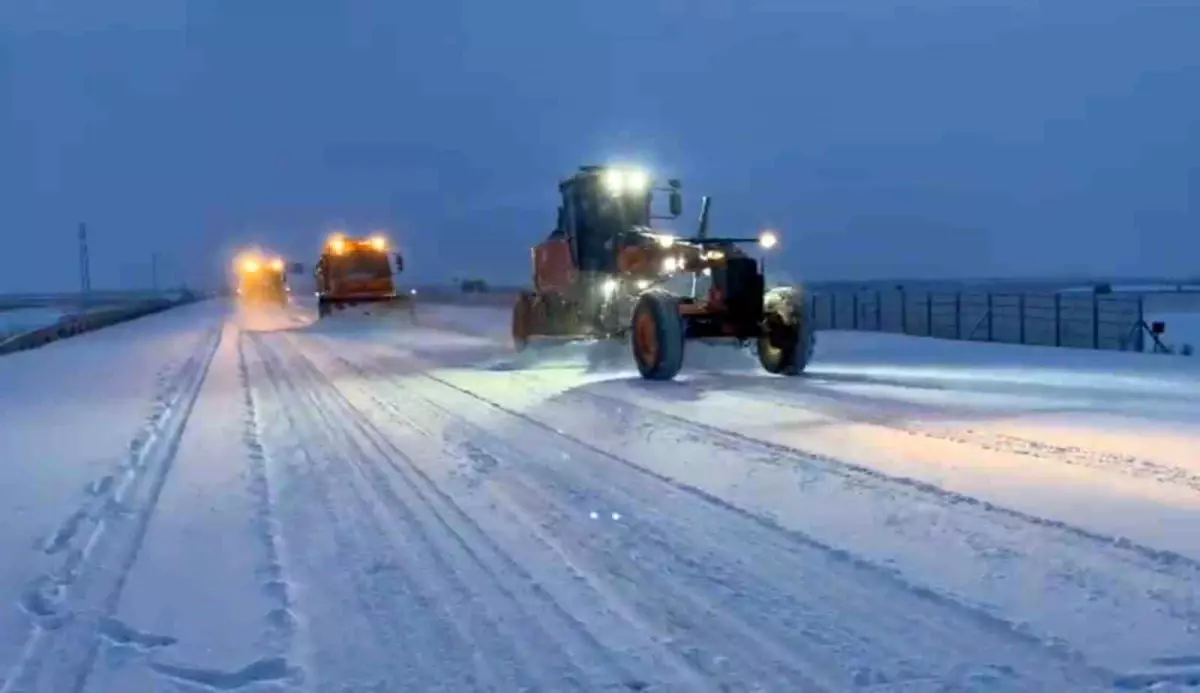 Aşkale\'de Kar Temizleme Çalışmaları Başladı