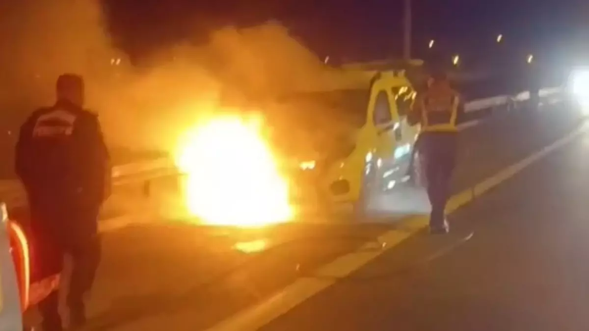 Aydın\'da Hafif Ticari Araçta Yangın