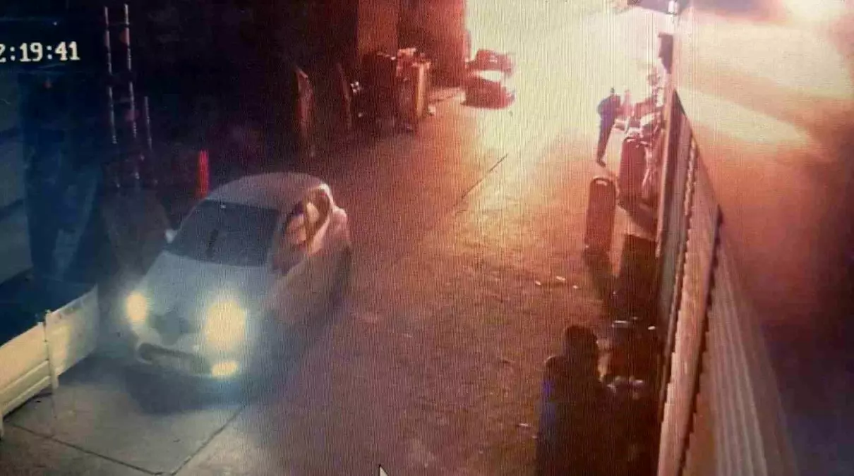 Başakşehir\'de Yangın: 1 Ölü