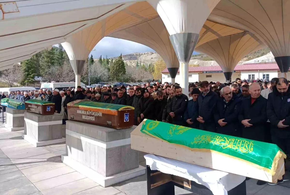 Beypazarı\'nda Aile Feci Kazada Hayatını Kaybetti