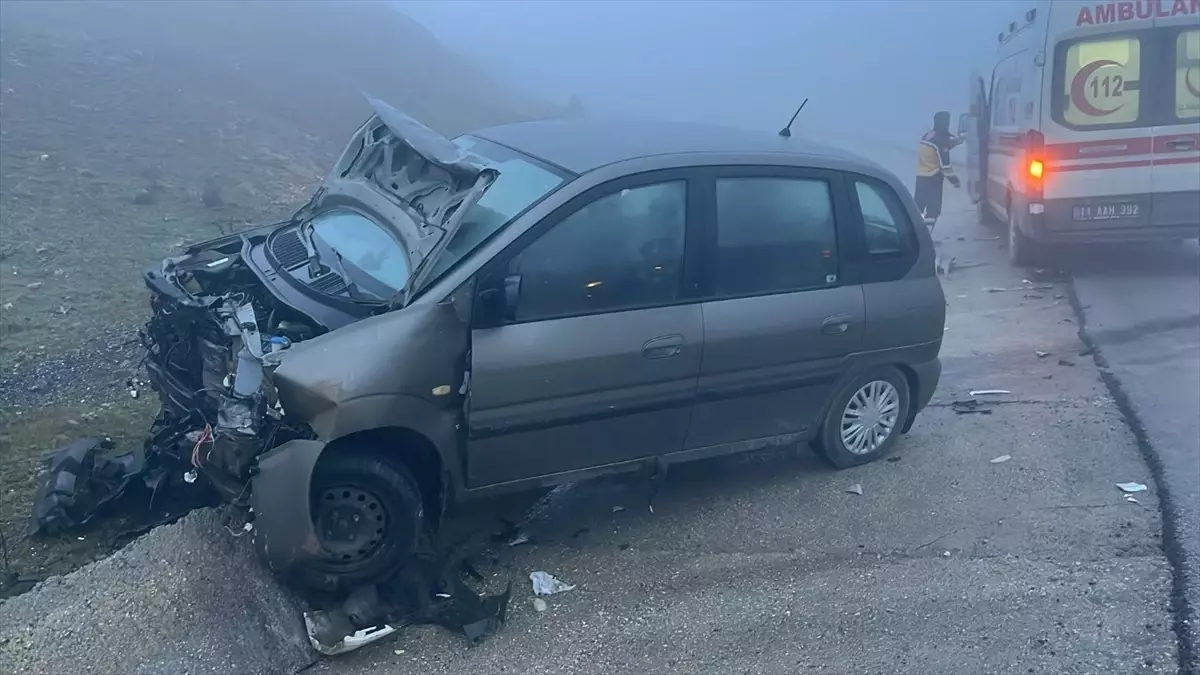 Söğüt\'te İki Ayrı Trafik Kazası: 4 Yaralı