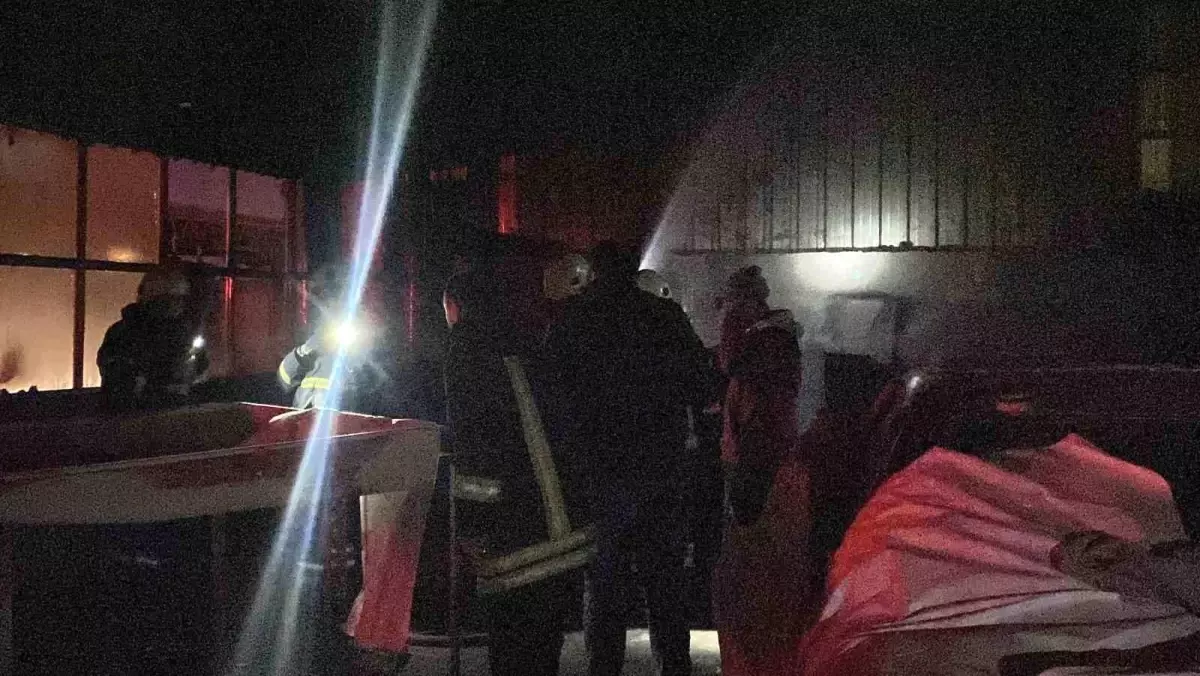 Burdur\'da Oto Boyama Atölyesinde Yangın