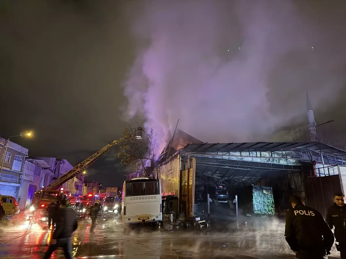 Bursa\'da Plastik Atölyesinde Yangın