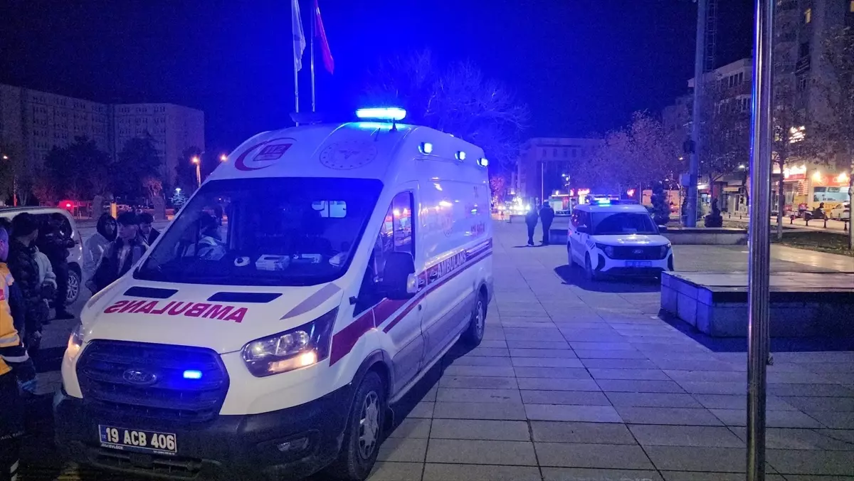 Çorum\'da Bıçaklı Saldırı: Bir Genç Yaralandı