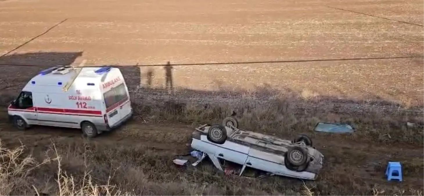 Çorum\'da otomobil tarlaya uçtu: 2 yaralı