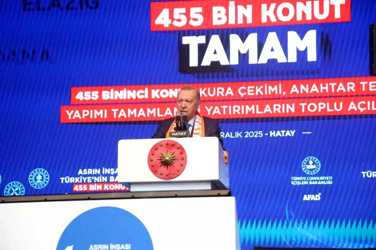 Cumhurbaşkanı Erdoğan: "Devletle milleti karşı karşıya getirmeye çalışanların hiçbirisi yok. Ama biz buradayız"