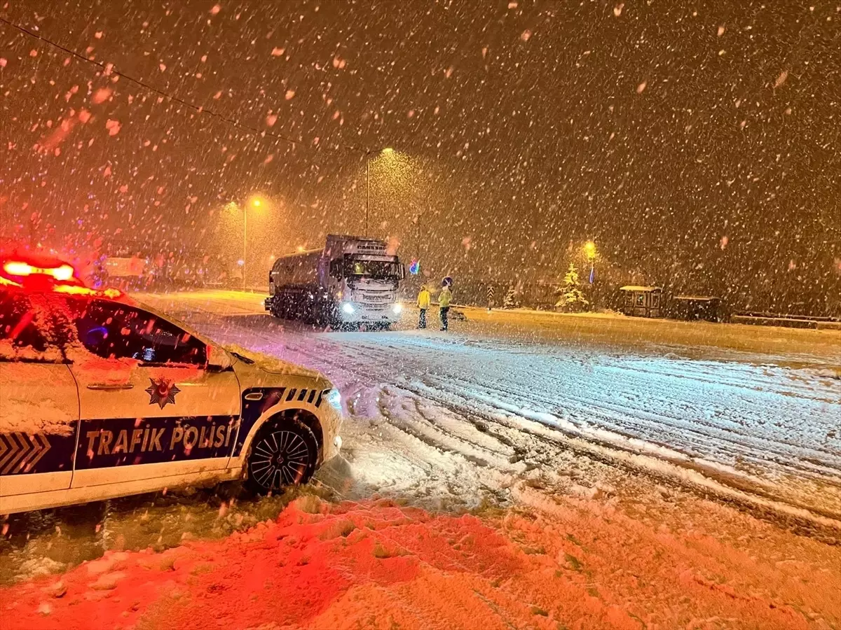 Bolu Dağı\'nda Ağır Araç Geçişine İzin Yok