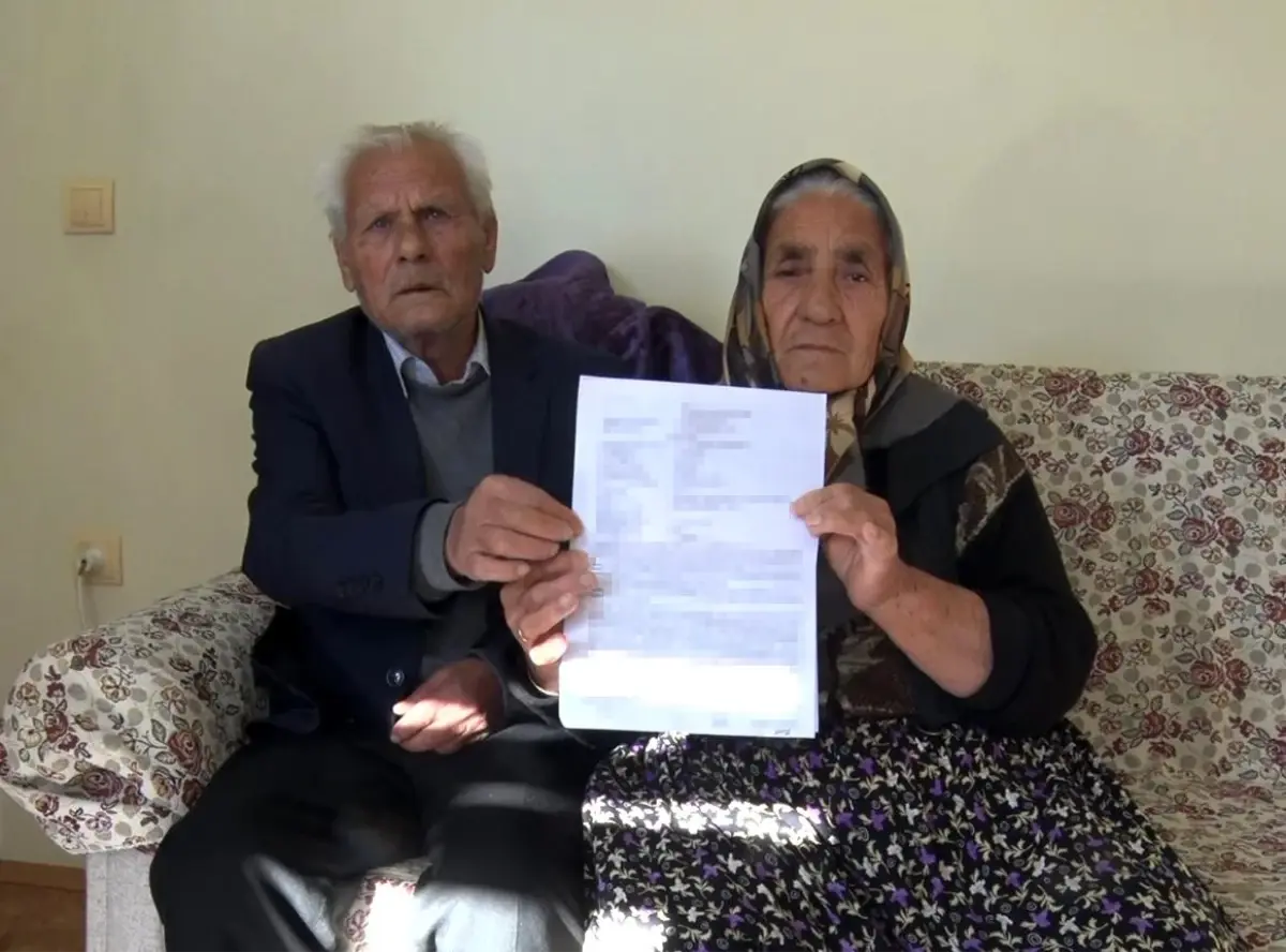 Yaşlı çift tek hayalleri için biriktirdikleri parayı dolandırıcılara kaptırdı