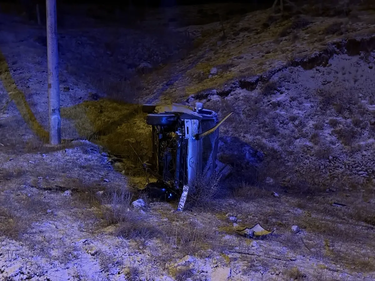 Erzurum\'da Karla Kayganlaşan Yolda Kaza