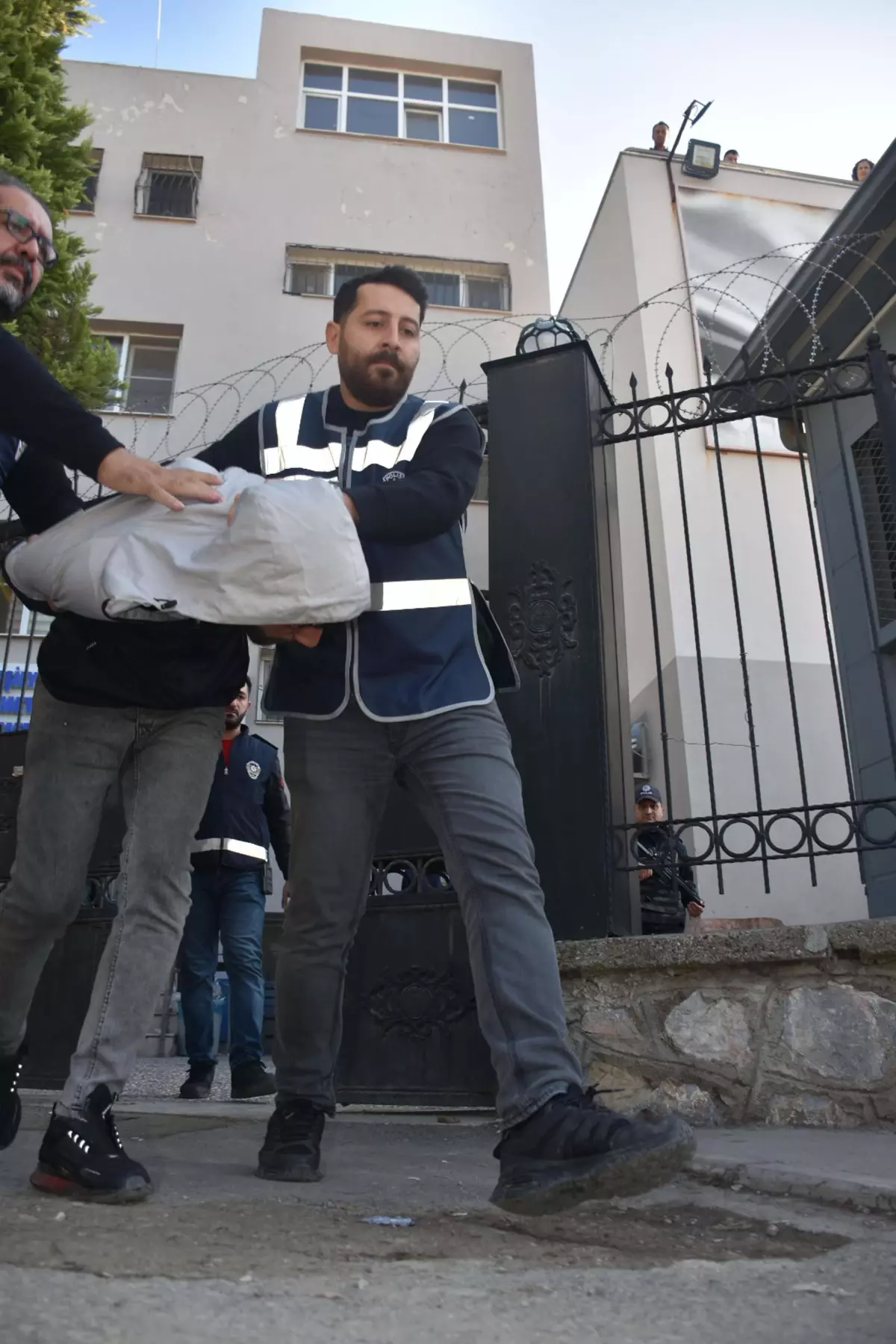 İzmir\'de Şiddet Olayında Tutuklama