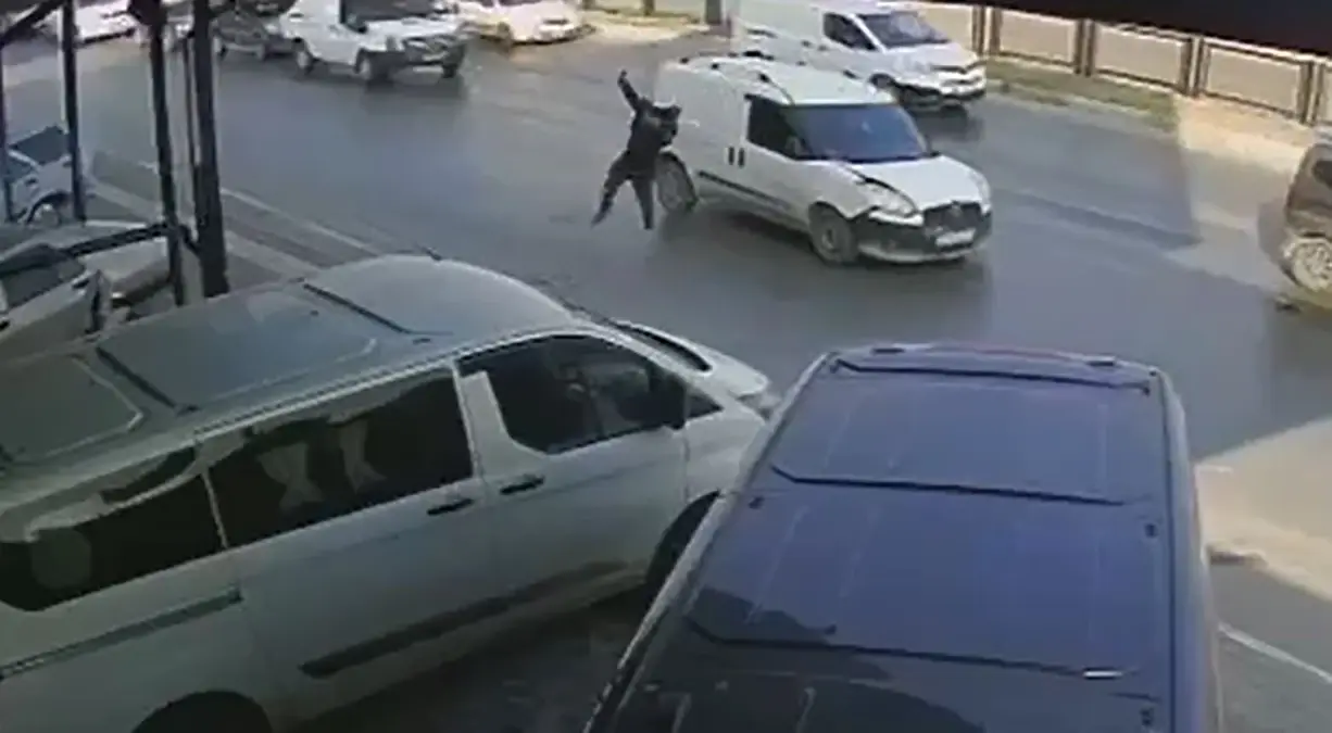 Adana\'da Trafik Kazası: Ahmet A. Yaralandı