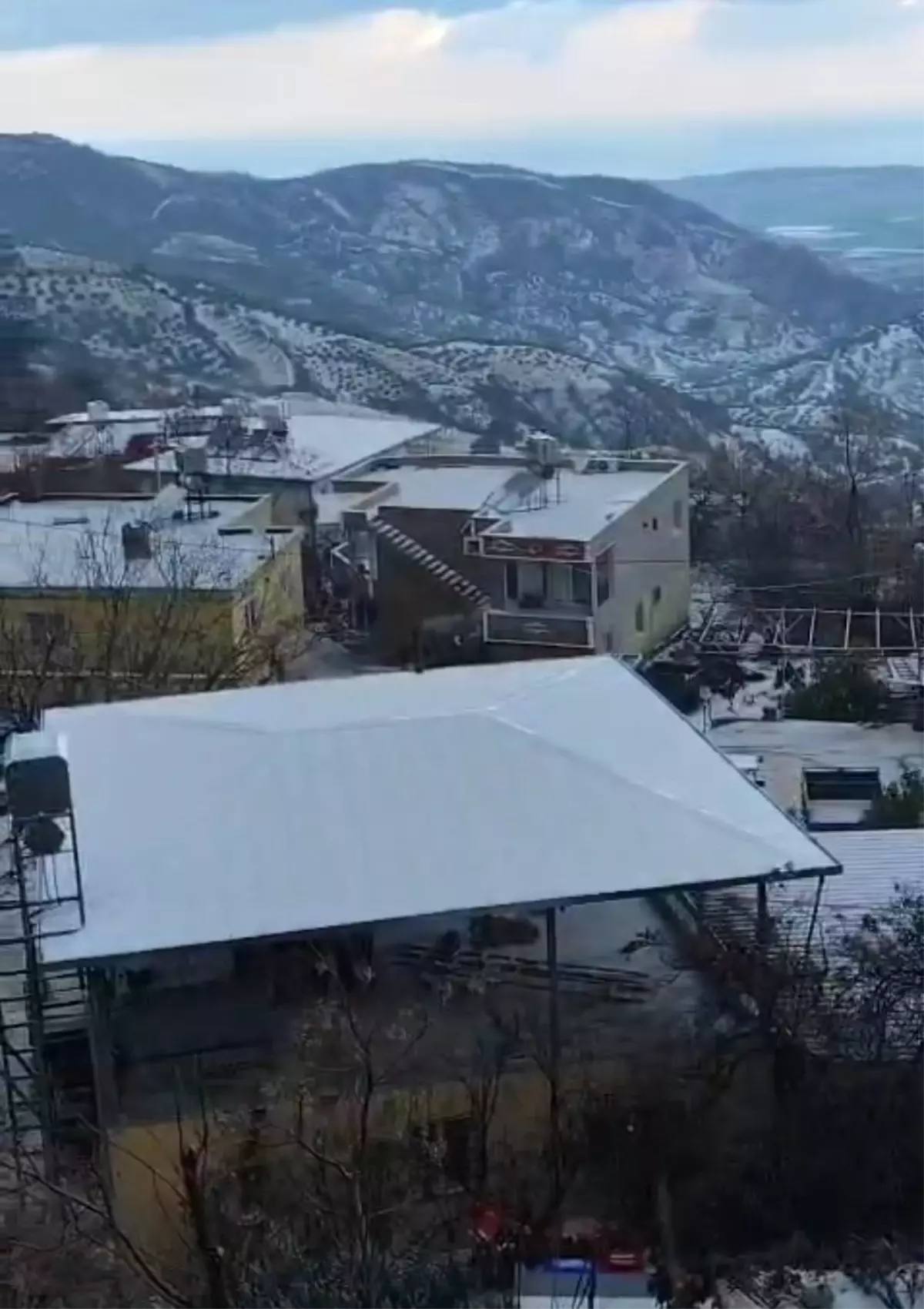 Hatay\'da Dolu Etkisi: Beyaza Büründü
