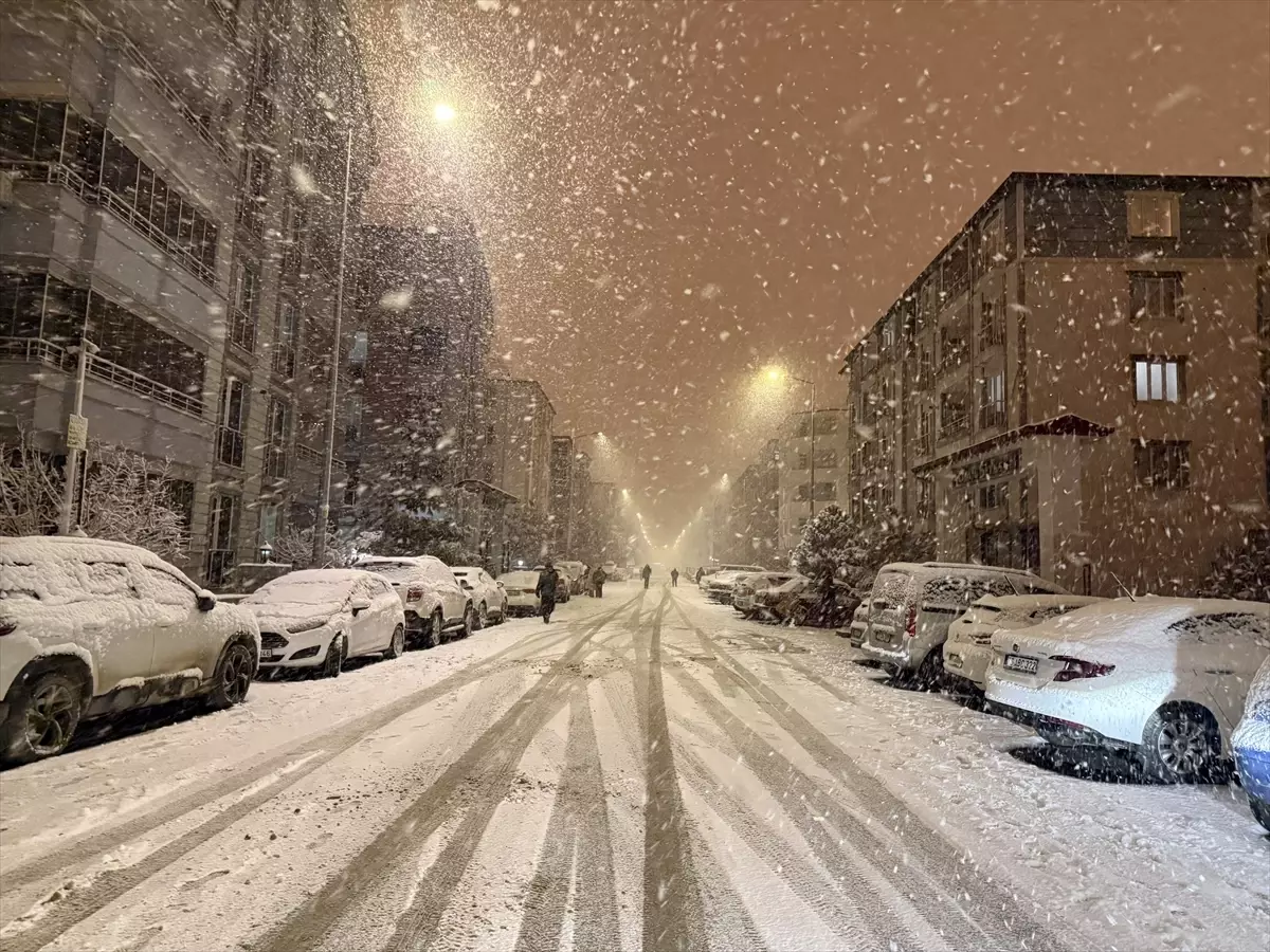 Iğdır\'a İlk Kar Yağdı