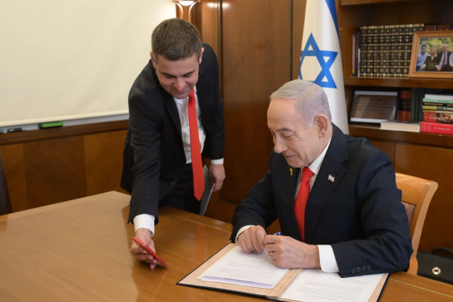 İsrail bayraklı kıyafet giydi! Nedeni de skandal