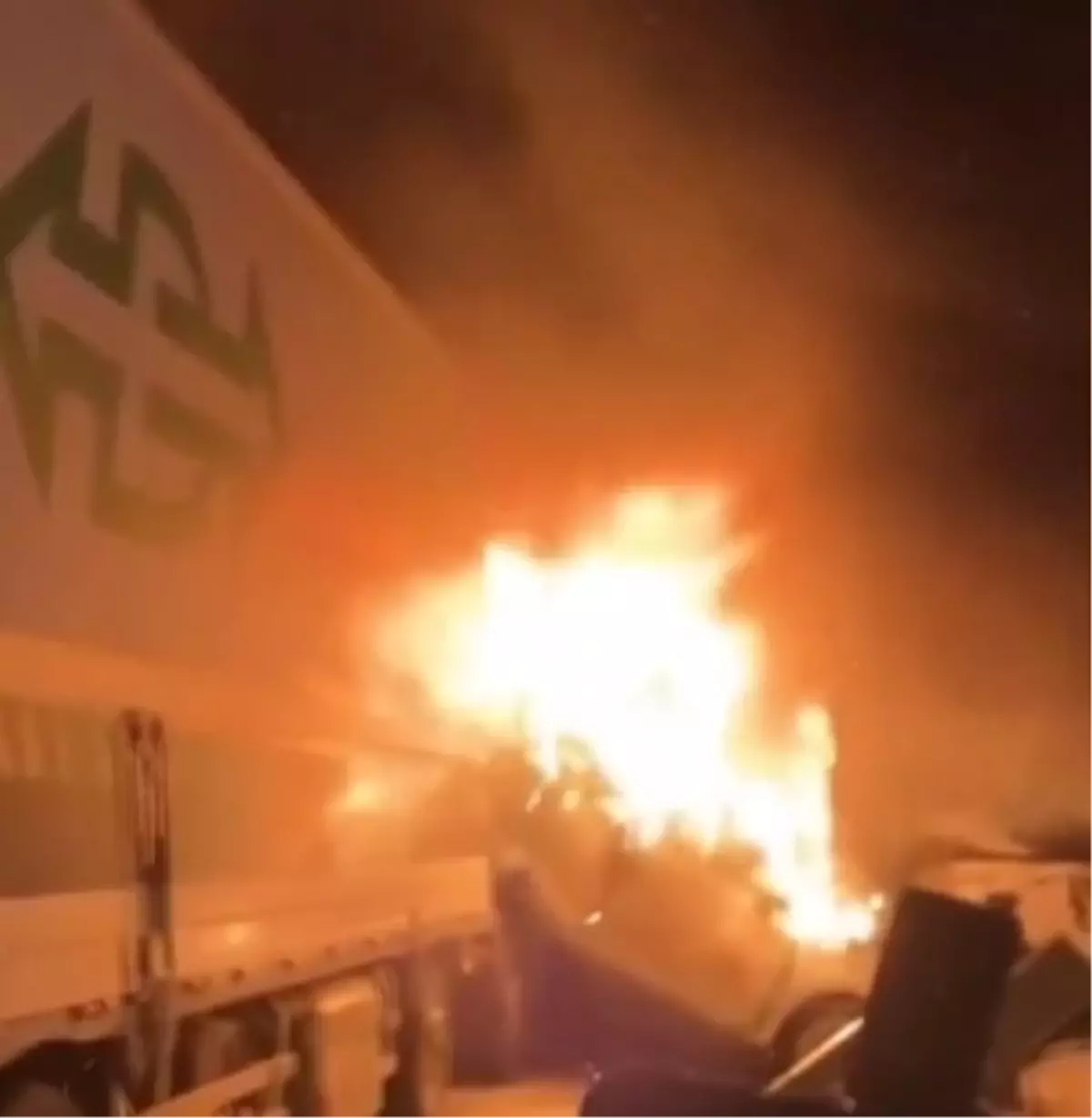 Tokyo\'da 50 Araçlı Zincirleme Kaza