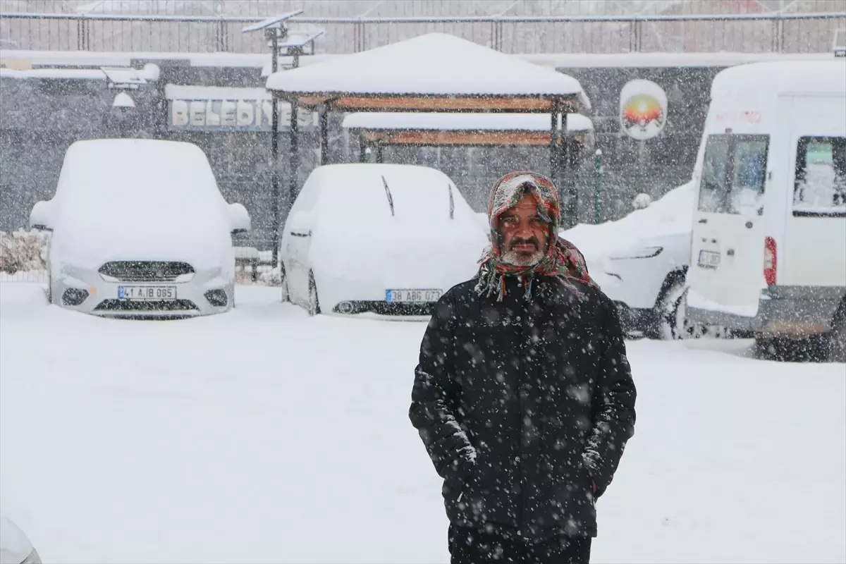 Karlıova\'da Kar Yağışı Etkili Oldu