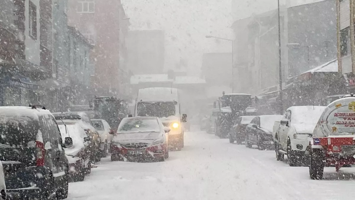 Kars\'ta 27 köy yolu kapandı