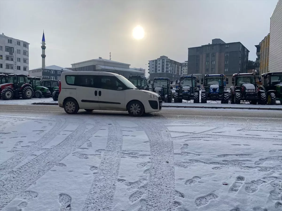 Kars ve Ardahan\'da Kar Yağışı Etkili Oldu