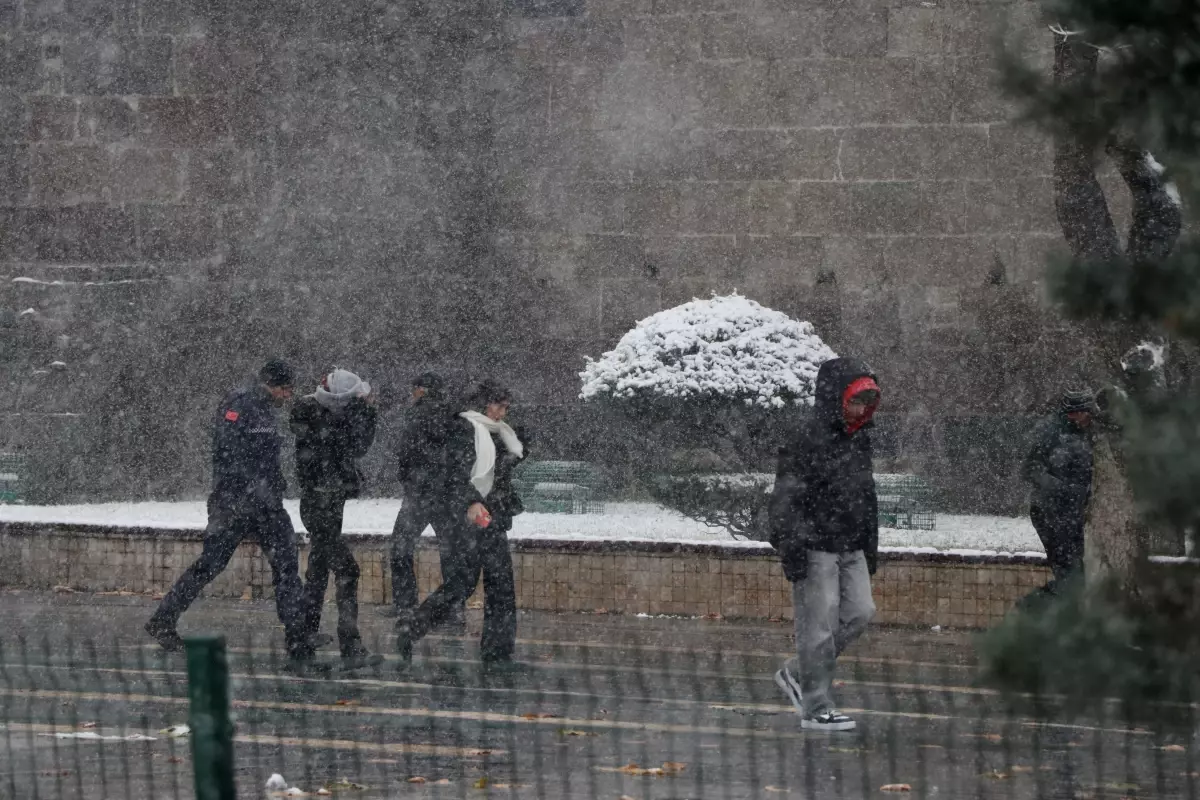 Kayseri\'de Kar Yağışı Etkili Oldu