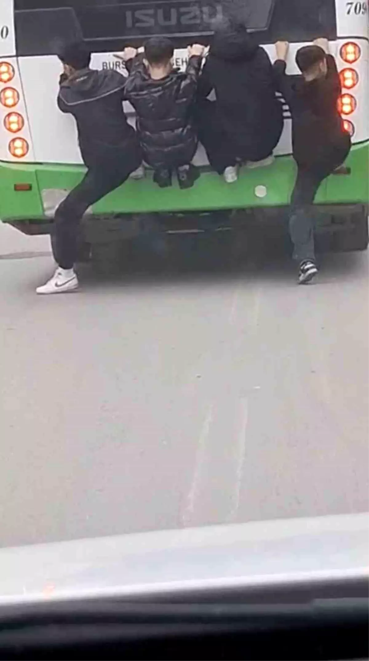 Bursa\'da Lise Öğrencileri Tehlikeli Yolculuk Yaptı