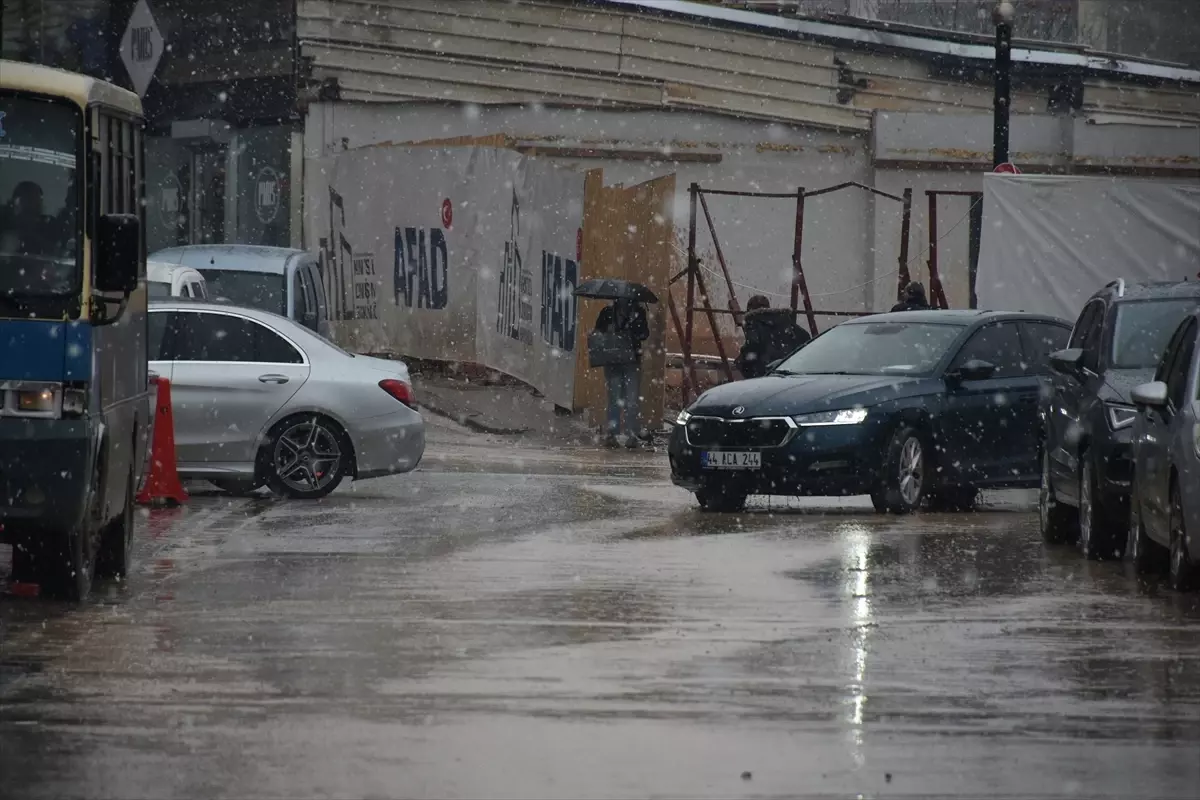 Malatya\'da Karla Karışık Yağmur Etkili Oldu