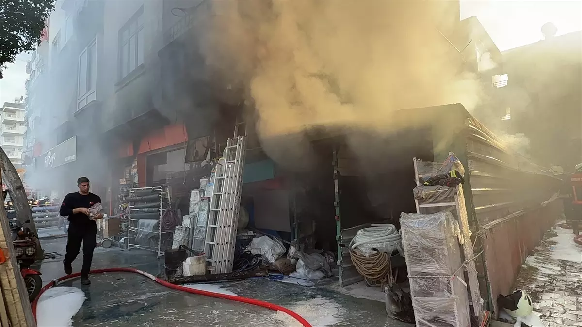 Mersin\'de Yangın Paniği