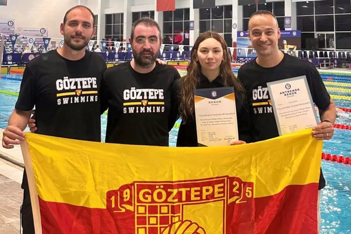 Milli yüzücü Derin Akar, Antalya\'daki şampiyonada 11 yıllık Türkiye rekorunu kırdı