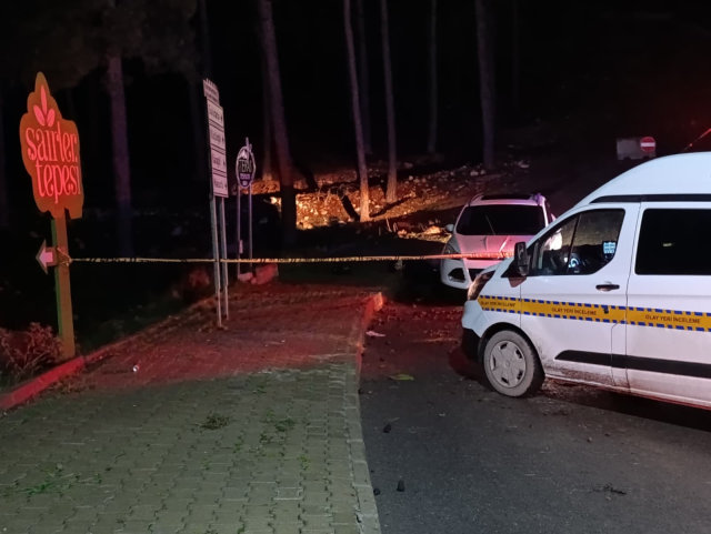 Park halindeki araca bakan ekipler sağ koltukta vahşetle karşılaştı