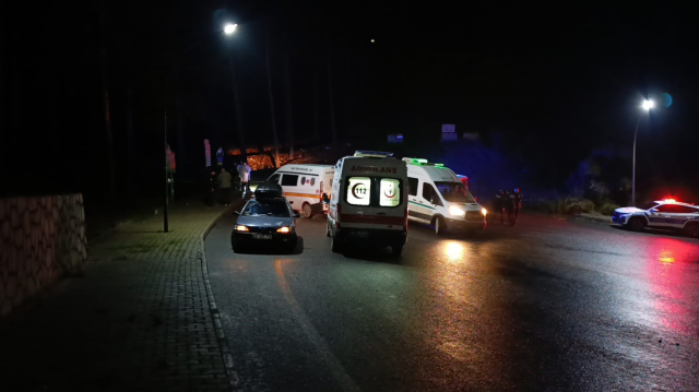 Park halindeki araca bakan ekipler sağ koltukta vahşetle karşılaştı