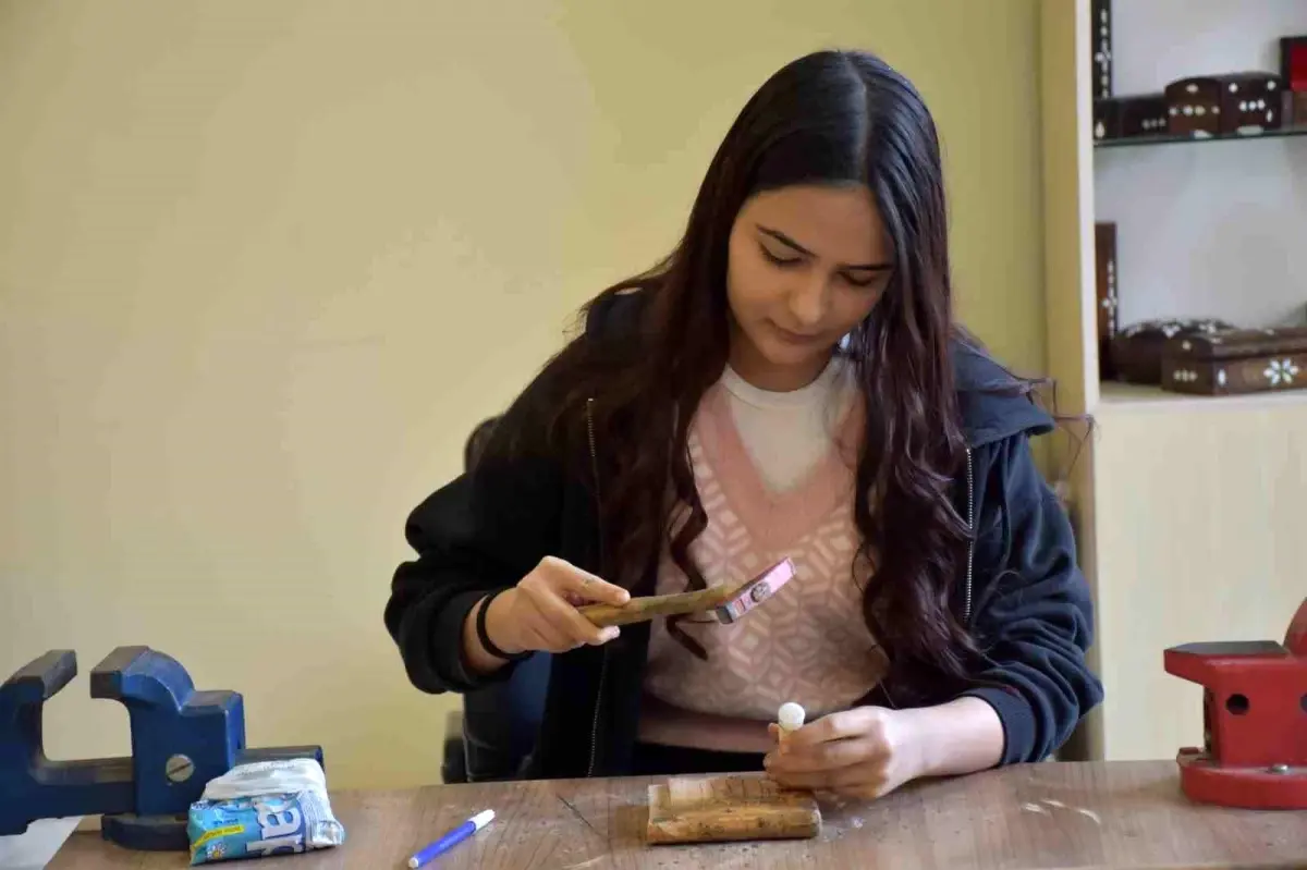 Sedef kakma sanatı kadın hüneriyle buluştu