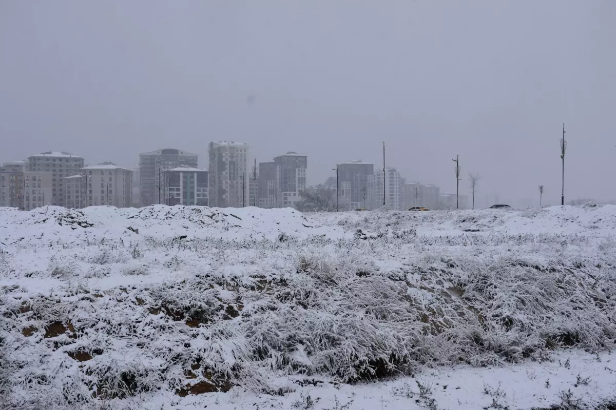 Sivas\'ta Kar Yağışı Etkili Oldu