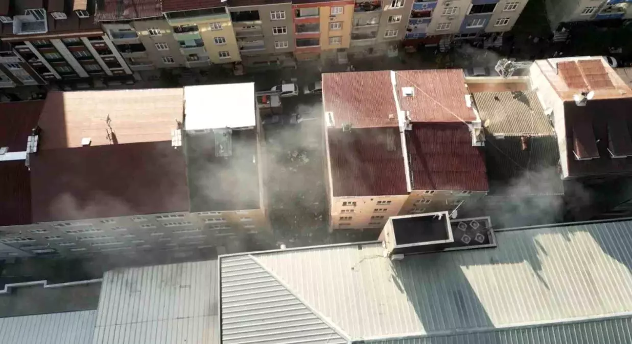 Sultangazi\'de Tekstil Atölyesinde Yangın