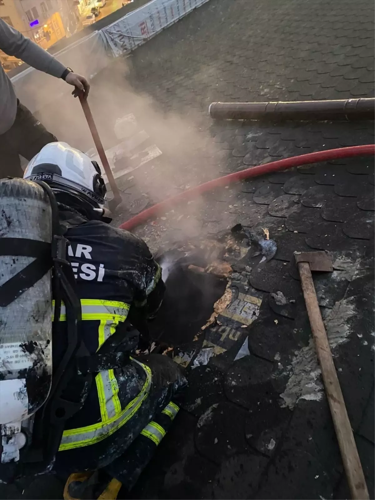 Niksar\'da Çatı Yangını Söndürüldü