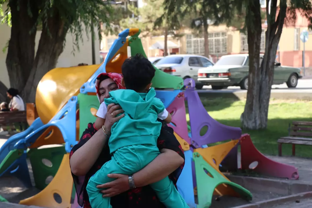 Umut\'un Anısına Koruyucu Aile Oldular