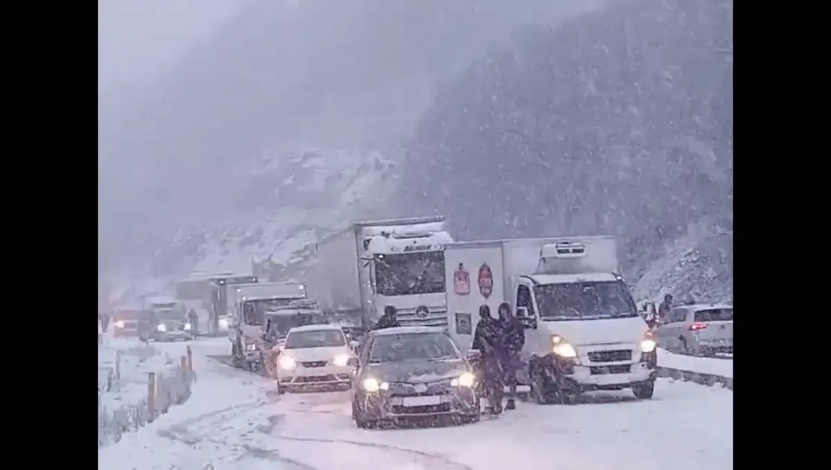 Zonguldak\'ta Kar Yağışı Yolları Kapadı