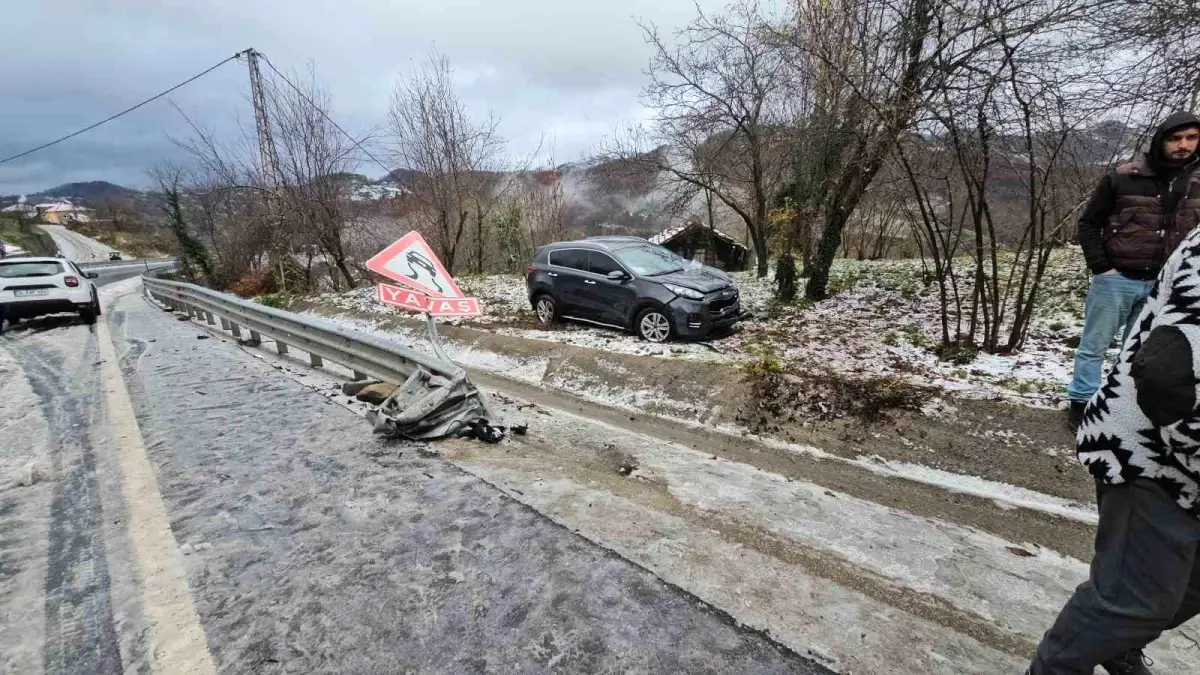 Zonguldak\'ta Kar Yağışında Kaza: 2 Yaralı