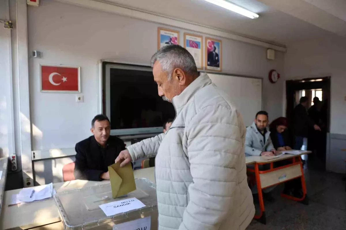 Adana\'da bir mahallede seçim heyecanı