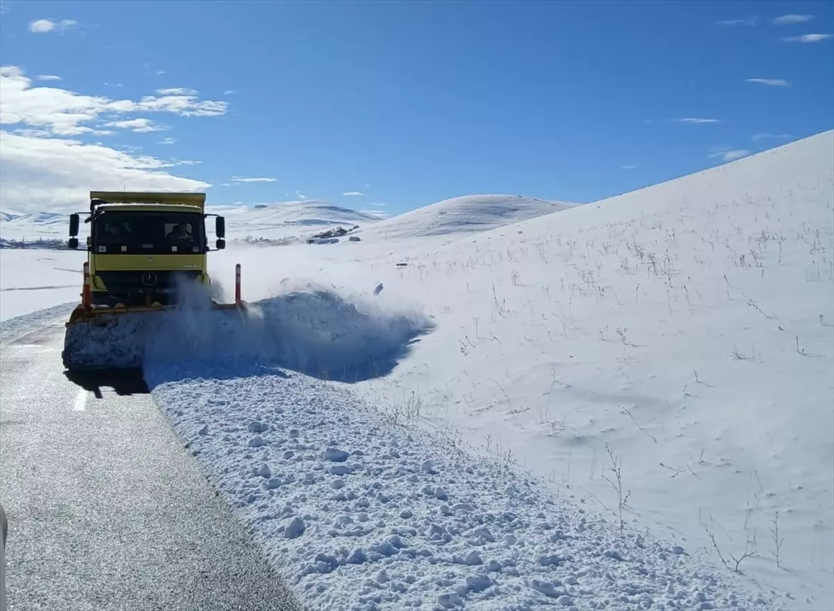 Ağrı\'da Kapanan 354 Köy Yolu Açıldı