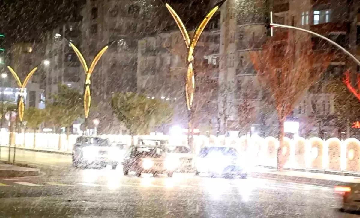 Aksaray\'da Kar Yağışı Başladı