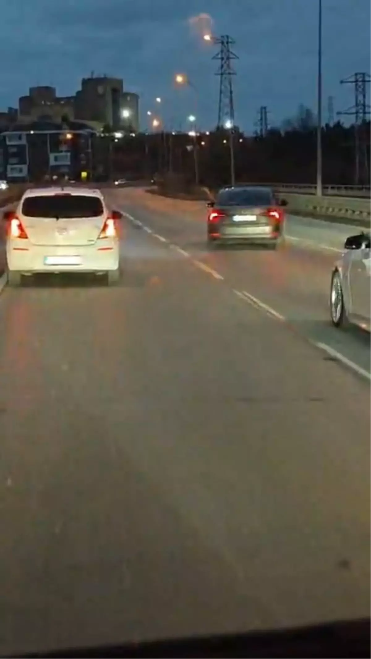 Düğün Konvoyunda Silahla Ateş Açıldı