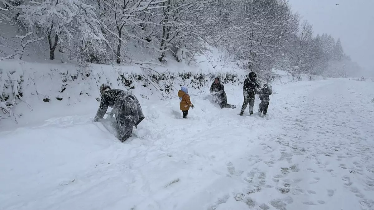 Bartın\'da Kar Yağışı Manzarası