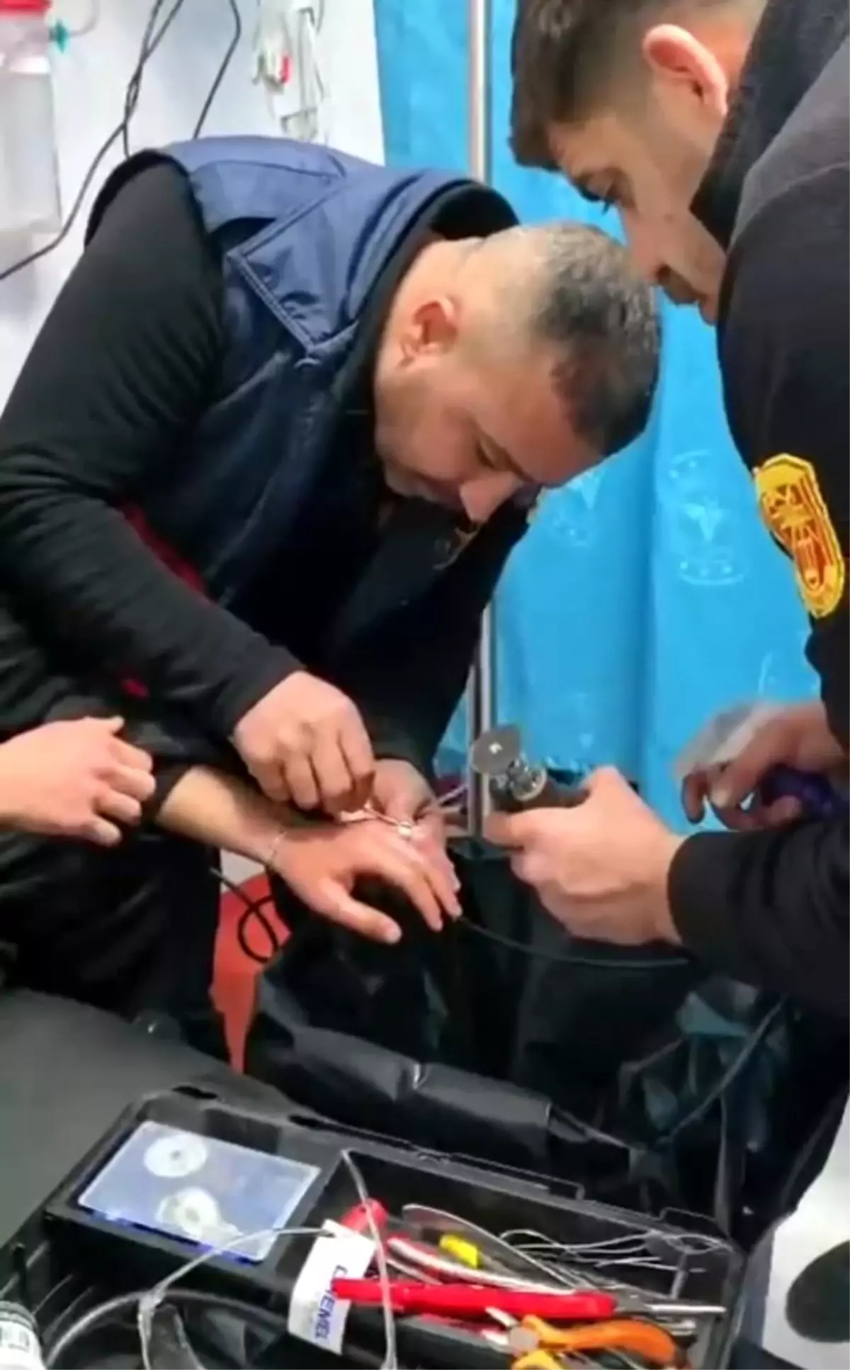 Batman\'da parmağına yüzük sıkışan gencin imdadına itfaiye yetişti